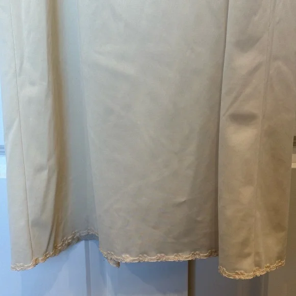 Vintage Off White Maxi Slip Skirt with Dainty Lace Detail Size M - Picture 2 of 6